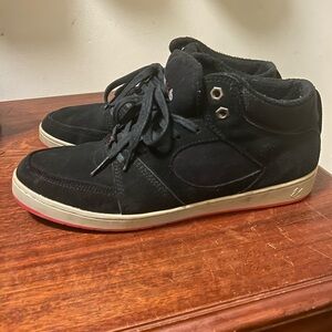 Es Wade Desarmo Accel Highs. Black/grey/red. Size 10. Lightly worn but clean.